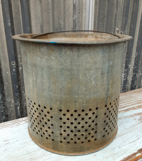 Metal bait bucket
